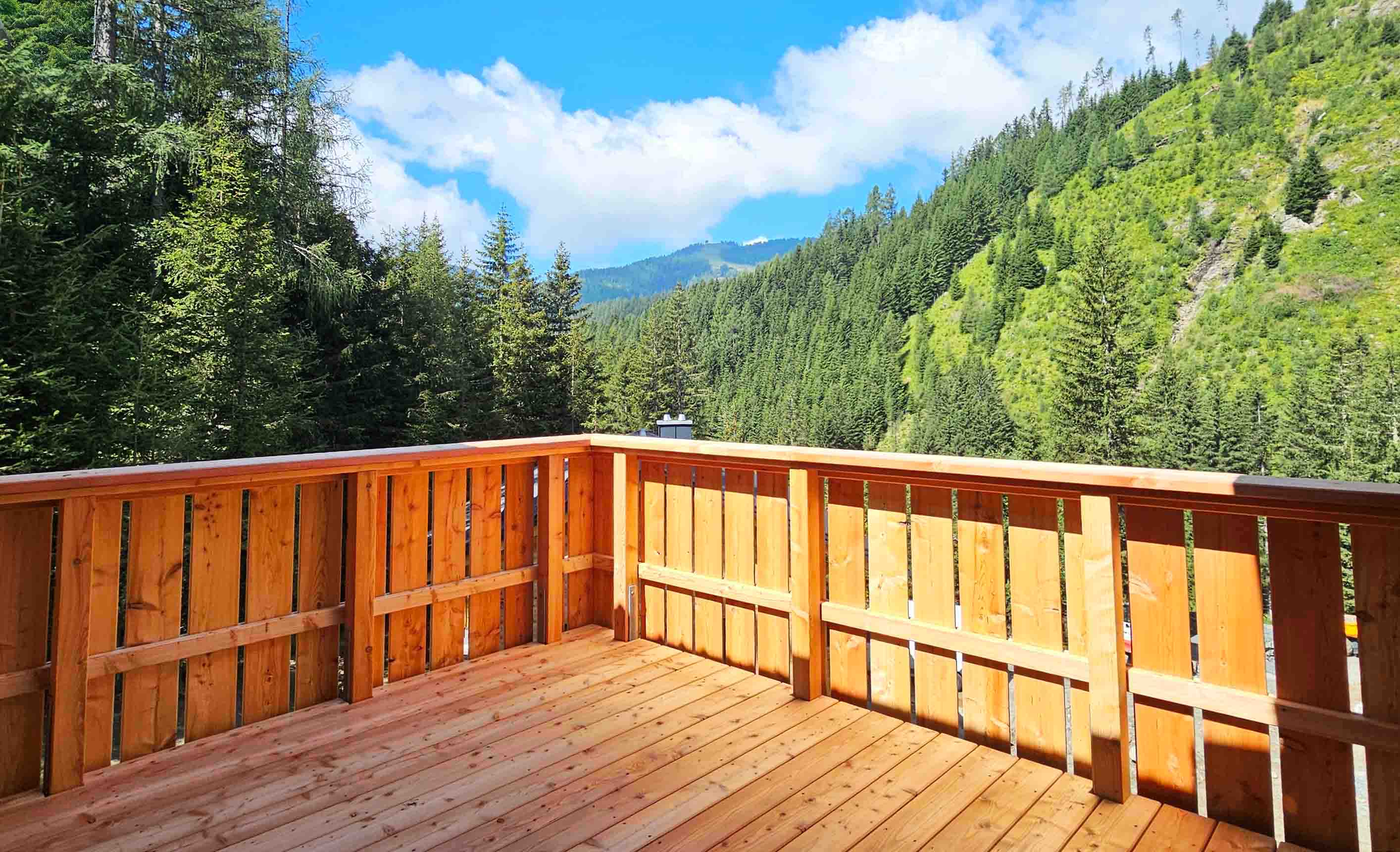 Balkon mit wundersch&ouml;nem Blick in die Natur